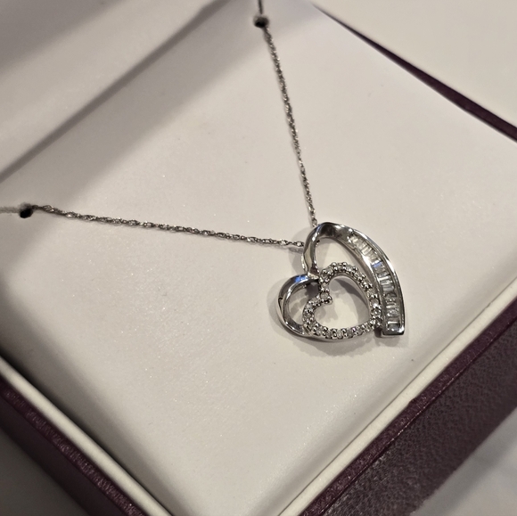 Helzberg Diamonds 10K White Gold Necklace with a 1/4 CTW Diamond Heart Pendant - Picture 10 of 10